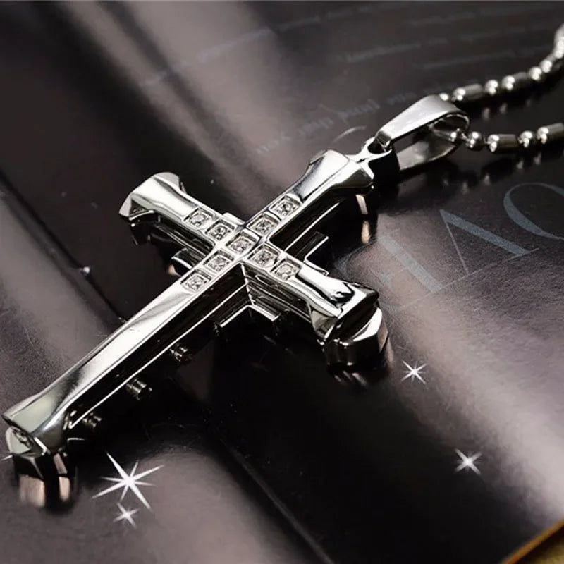 Colar de Aço Inoxidável com Cruz de Jesus em Cristal