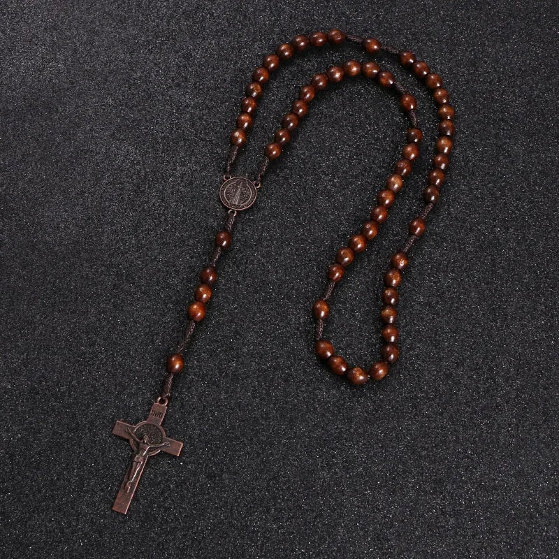 Colar Terço de Madeira com Cruz de Jesus e Contas