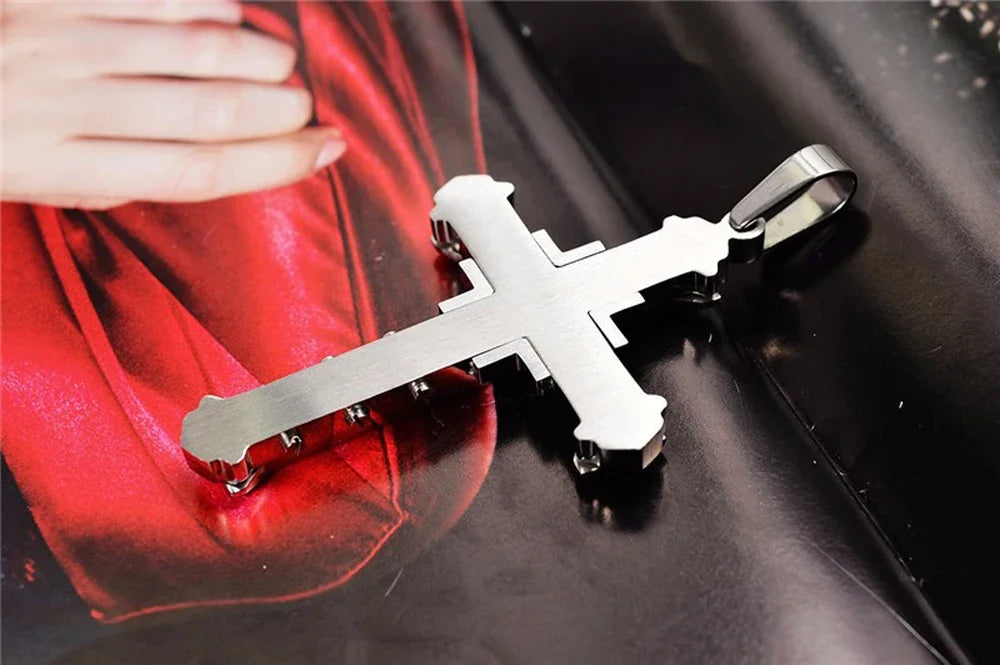 Colar de Aço Inoxidável com Cruz de Jesus em Cristal