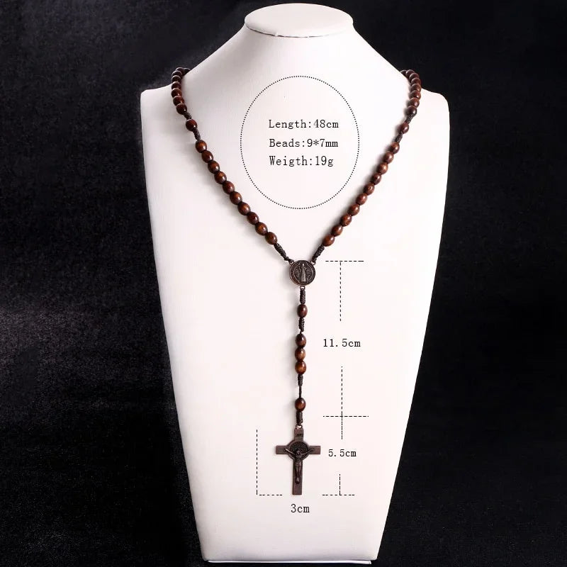 Colar Terço de Madeira com Cruz de Jesus e Contas