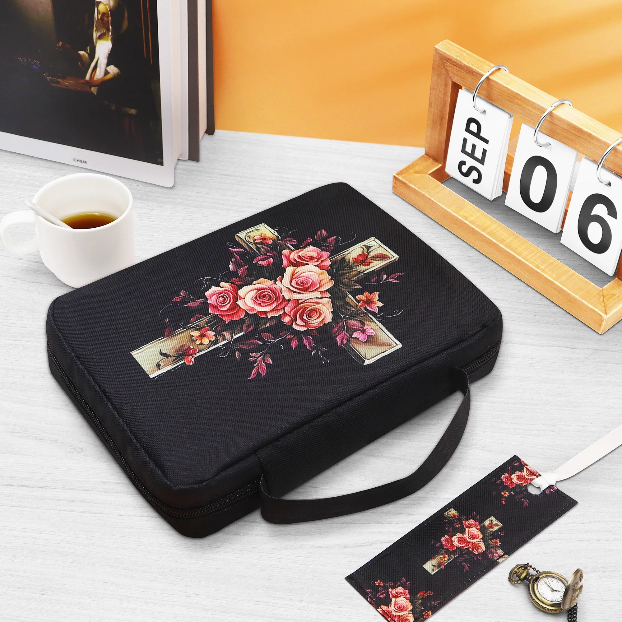Capa Floral para Bíblia com Alça e Bolso